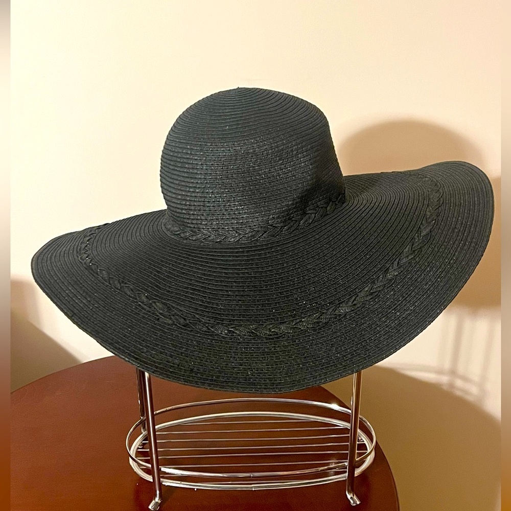 ECHO. Gorgeous Black Hat. Size S/M. NWOT